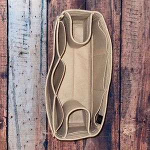 Zoomoni Louis Vuitton Artsy organize